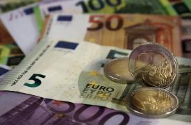 Στα 39,61 δισ. ευρώ τα εισοδήματα των νοικοκυριών το δ' τρίμηνο του 2023