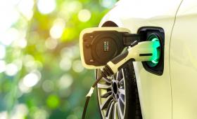 ΕΕΣ: «Σπαζοκεφαλιά» η ηλεκτροκίνηση – Κίνδυνος να εγκλωβιστούν η βιομηχανία και οι καταναλωτές