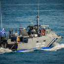Σάμος: Ενας νεκρός και τέσσερις αγνοούμενοι από ημιβύθιση σκάφους με μετανάστες στο Καρλόβασι