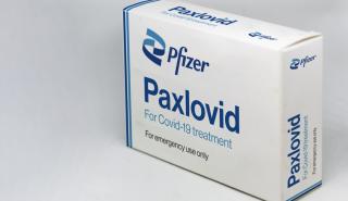 Κορονοϊός: Το αντιιικό χάπι Paxlovid μείωσε κατά 79% τους θανάτους σε άτομα άνω των 65 ετών