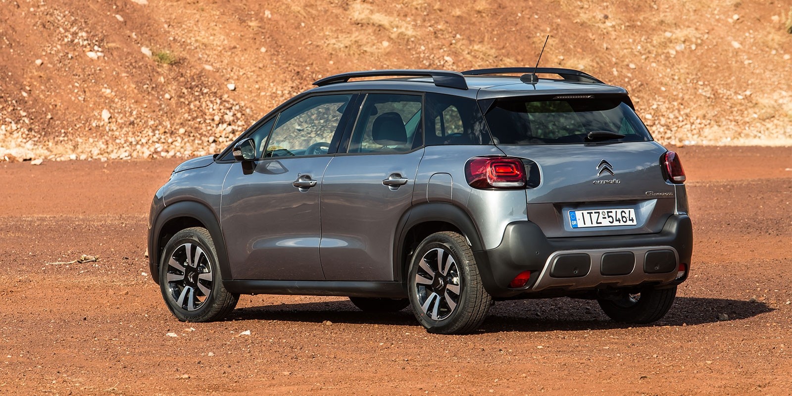 Το C3 Aircross εφοδιάζεται με 12 συστήματα υποστήριξης του οδηγού.