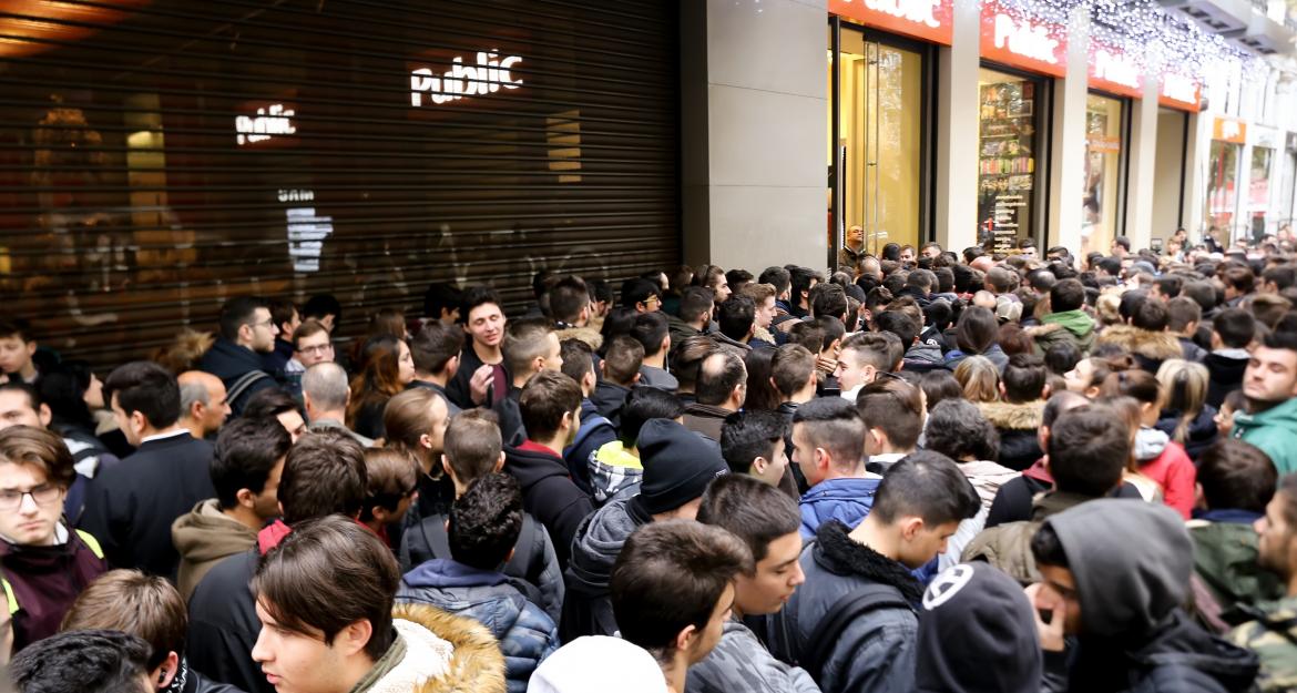 Η «καριέρα» της Black Friday στην Ελλάδα (pics)