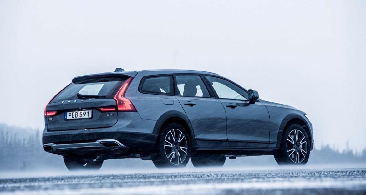 Πολυτελείς αποδράσεις με το Volvo V90 Cross Country