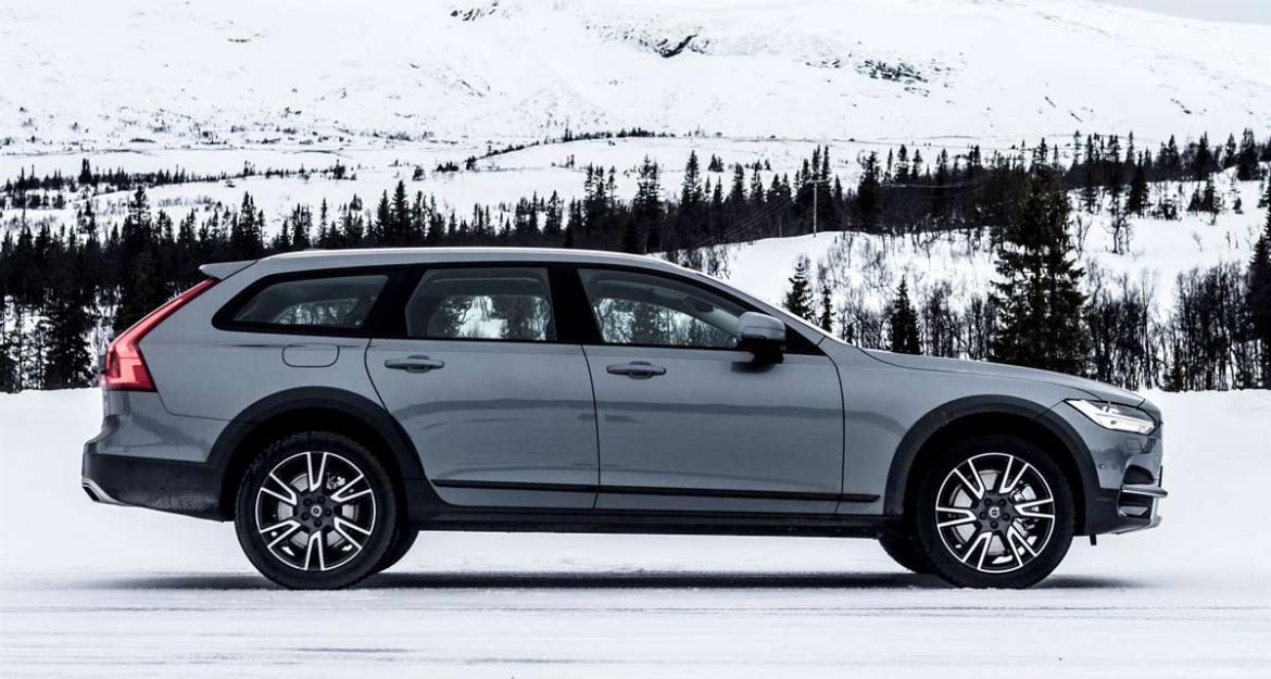 Πολυτελείς αποδράσεις με το Volvo V90 Cross Country