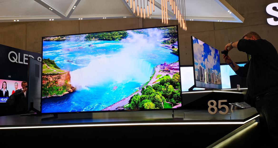 Tηλεόραση QLED 8K παρουσίασε η Samsung (pics)