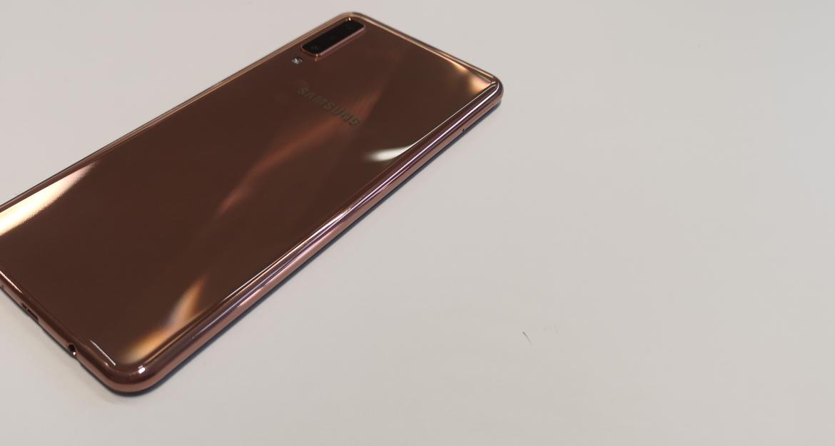 Galaxy A9: To πρώτο κινητό με 4 κάμερες μας συστήνει η Samsung (pics) 