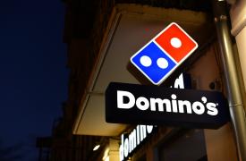 Domino's Pizza: Προειδοποιεί για λιγότερα ανοίγματα νέων καταστημάτων - «Βουτιά» της μετοχής άνω του 13%