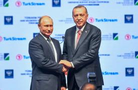 Ερντογάν σε Πούτιν: Η Τουρκία μπορεί να βοηθήσει στον τερματισμού του πολέμου