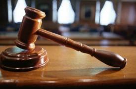 Για κακούργημα κατηγορείται γνωστός δικηγόρος που φέρεται να ξυλοκόπησε την σύζυγο του