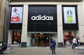 Adidas: Αναβαθμίζει το guidance του έτους μετά από ένα ισχυρό β' τρίμηνο