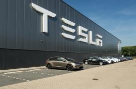 Tesla: Οι πωλήσεις που ανακοίνωσε στοίχισαν 3,5 δισ. δολάρια στους short sellers