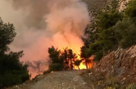 Κιλκίς: Συνεχίζει να καίει η πυρκαγιά στο Πευκόδασος