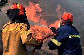Πυροσβεστική: Τρεις συλλήψεις για πυρκαγιές σε Σαλαμίνα, Ραφήνα και Πόρο
