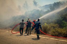 Ηράκλειο: Φωτιά σε περιοχή του Δήμου Βιάννου - Μήνυμα 112 στους κατοίκους