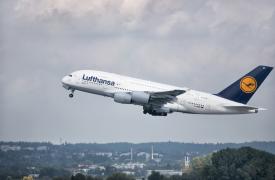 Lufthansa: Παρατείνει την αναστολή χρήσης του ιρανικού και του ιρακινού εναέριου χώρου μέχρι και τις 13 Αυγούστου