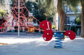 Δήμος Αθηναίων: Διακόπτεται η λειτουργία ακατάλληλων και επικίνδυνων παιδικών χαρών