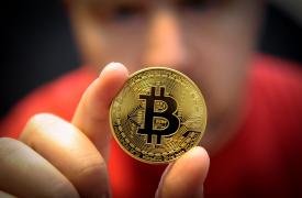 Bitcoin: Βουτιά 6,5% μετά το ιστορικό ρεκόρ της περασμένης εβδομάδας
