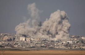 Σκληρές μάχες στη Γάζα - Ισραήλ και Χαμάς καταγγέλλουν τα εντάλματα σύλληψης του ΔΠΔ