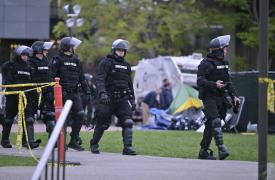 ΗΠΑ: Η αστυνομία διέλυσε καταυλισμούς φιλοπαλαιστίνιων ακτιβιστών στο ΜΙΤ και το Πανεπιστήμιο της Πενσιλβάνια