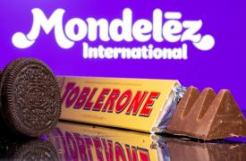 Mondelez: Επαναγορά μετοχών 9 δισ. δολ. μετά την αναφορά πιθανής εξαγοράς της Hershey