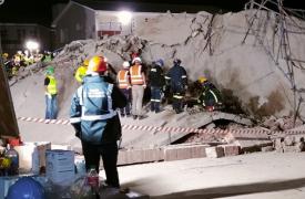 Νότια Αφρική: Άνδρας ανασύρθηκε ζωντανός από τα ερείπια 5 ημέρες μετά την κατάρρευση κτιρίου