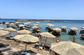 ΥΠΕΘΟ: 10.000 έλεγχοι καταγγελιών τον Ιούλιο σε αιγιαλό και παραλίες