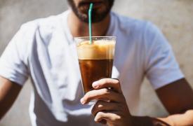 Καφές: «Πικρός» στο τραπέζι, πιο «γλυκός» στο χέρι – Aυξήσεις 11% στο σερβιριζόμενο καφέ λόγω  ΦΠΑ 24%