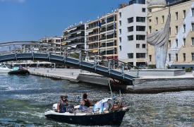 Βόλος: Καθάρισε ο Παγασητικός από τα νεκρά ψάρια – Απομακρύνθηκαν 270 τόνοι, σε ισχύ η απαγόρευση κολύμβησης