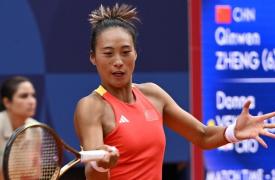 Η Ζενγκ έγινε η πρώτη Κινέζα που κατακτά χρυσό στο απλό γυναικών του τένις