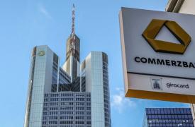 Commerzbank: Σχεδιάζει περικοπή έως και 4.000 θέσεων εργασίας για να αποφύγει την εξαγορά από την Unicredit