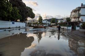 Νέο 112 στη Ρόδο για περιορισμό των μετακινήσεων λόγω βροχώπτωσης