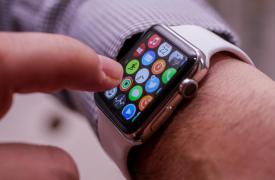 TDK: Ο προμηθευτής της Apple υπόσχεται υψηλότερη απόδοση στα wearables με νέες καινοτόμες μπαταρίες