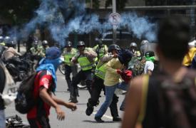 Η Βενεζουέλα αποσύρει το διπλωματικό προσωπικό της από 7 χώρες της Λατινικής Αμερικής