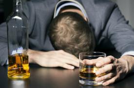 Χάρβαρντ: 5 τρόποι για να αντιμετωπίσετε το hangover - Πώς θα το προλάβετε
