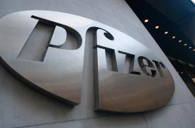 Pfizer: Στα 13,28 δισ. δολάρια τα έσοδα β' τριμήνου - Αναβάθμιση του outlook για το 2024