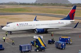 Delta: Ακυρώθηκαν άλλες 600 πτήσεις την Δευτέρα στον απόηχο του black out