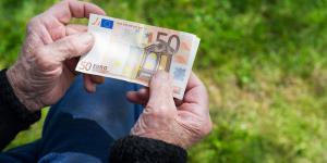 Πώς η αναμόρφωση της εισφοράς αλληλεγγύης θα οδηγήσει σε αύξηση συντάξεων από 20 ως 150 ευρώ