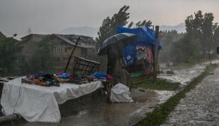 Ινδία: Τουλάχιστον 50 νεκροί από τις φονικές καταιγίδες