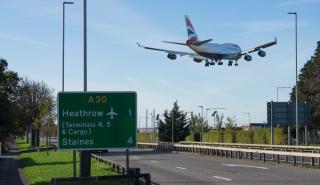 Βρετανία: Τα προβλήματα στα αεροδρόμια θα διαρκέσουν ημέρες, προειδοποιεί ο υπουργός Μεταφορών