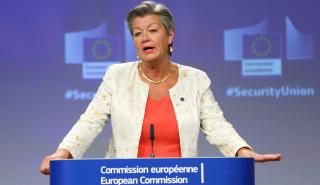 Η Ευρωπαία Επίτροπος Γιόχανσον προειδοποιεί για «τεράστιο κίνδυνο τρομοκρατικών επιθέσεων»
