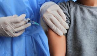 Κορονοϊός: Ο εμβολιασμός παιδιών με το εμβόλιο της Pfizer μειώνει σημαντικά τον κίνδυνο μόλυνσης από την παραλλαγή Όμικρον