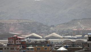 Το αεροδρόμιο της Καμπούλ άνοιξε και πάλι για να φτάνει βοήθεια