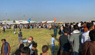 Ο Μπάιντεν επιστρατεύει εμπορικά αεροπλάνα για τις εκκενώσεις από το Αφγανιστάν