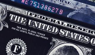 Το αμερικανικό δολάριο σε υψηλό 20ετίας, με ώθηση από τον «πόνο» της Fed