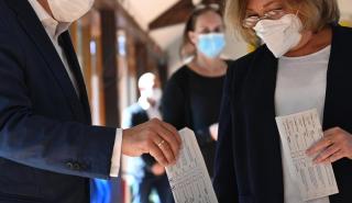 Γερμανικές εκλογές: Νέα γκάφα από τον Λάσετ, με το ψηφοδέλτιο πάνω από την κάλπη