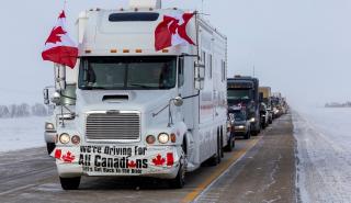 Καναδάς: Η αστυνομία πήρε θέση για να απομακρύνει τους διαδηλωτές από τη συνοριακή γέφυρα Αμπάσαντορ