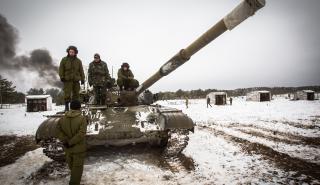 Λ. Οίκος: Επιπλέον 7.000 Ρώσοι στρατιώτες στα ουκρανικά σύνορα - Η Μόσχα λέει ψέματα