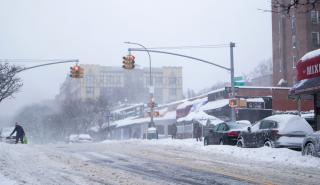 ΗΠΑ: Η «χιονοθύελλα του αιώνα» είναι ακόμα εδώ - Φόβοι για αύξηση των θυμάτων, πάνω από 60 νεκροί