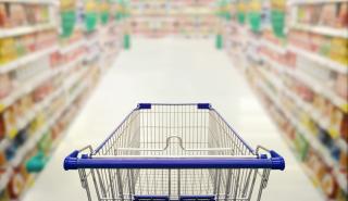 Σούπερ μάρκετ: Το πλαφόν σε ηλιέλαια και άλευρα περνά και στα φυσικά καταστήματα