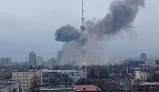 Κίεβο: Ένας νεκρός και τρεις τραυματίες από το ρωσικό πλήγμα σε πολυκατοικία